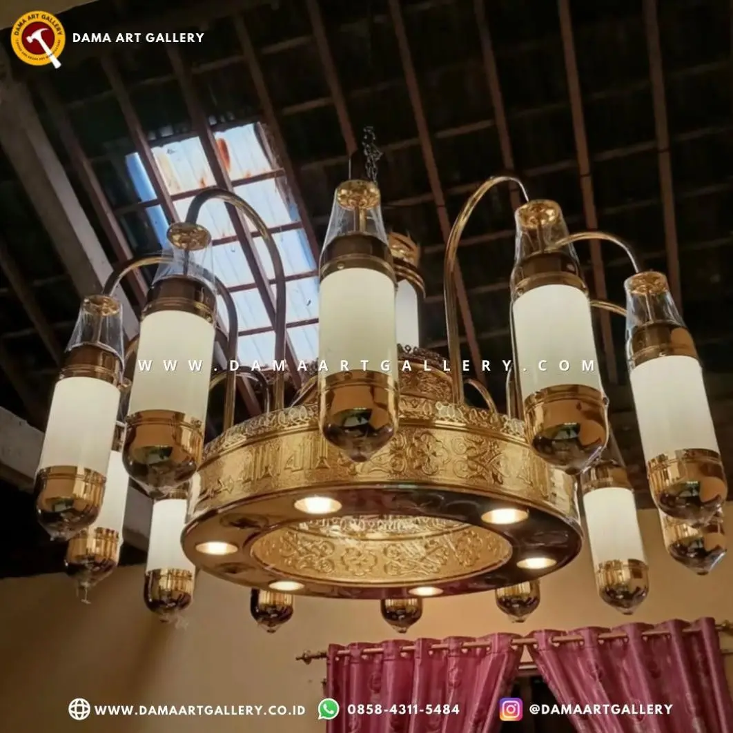 Pengrajin Lampu Masjid Nabawi Kuningan